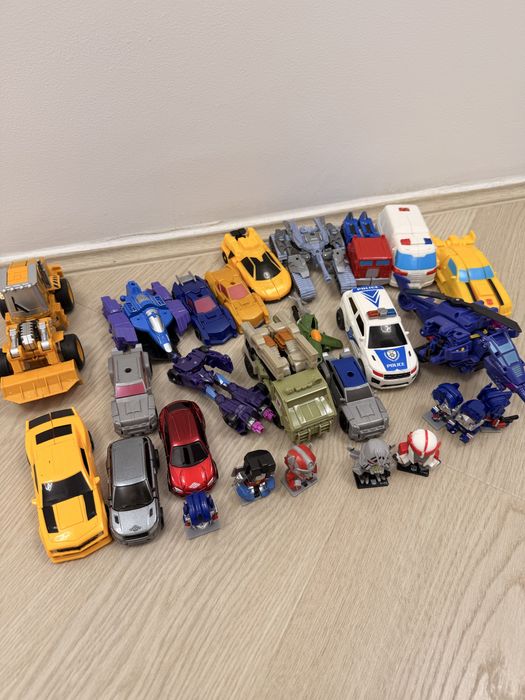 Roboti Transformers de vanzare