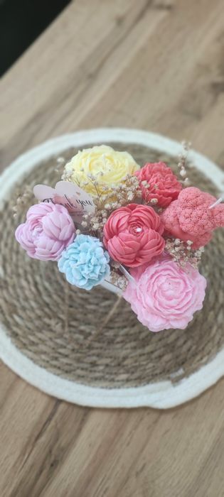 Букет от цветя и мече