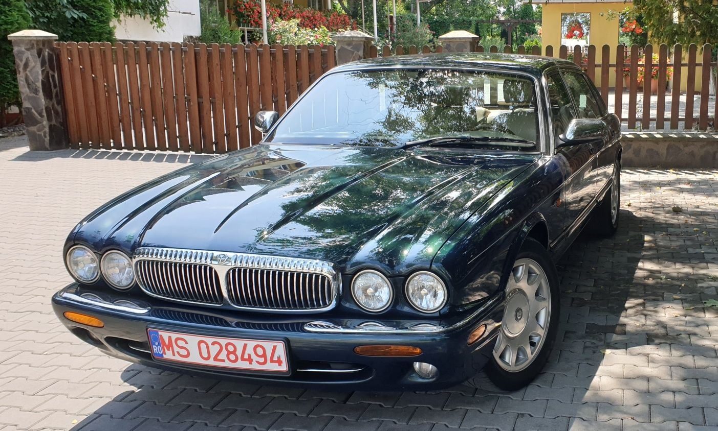Jaguar Daimler SuperV8 LWB