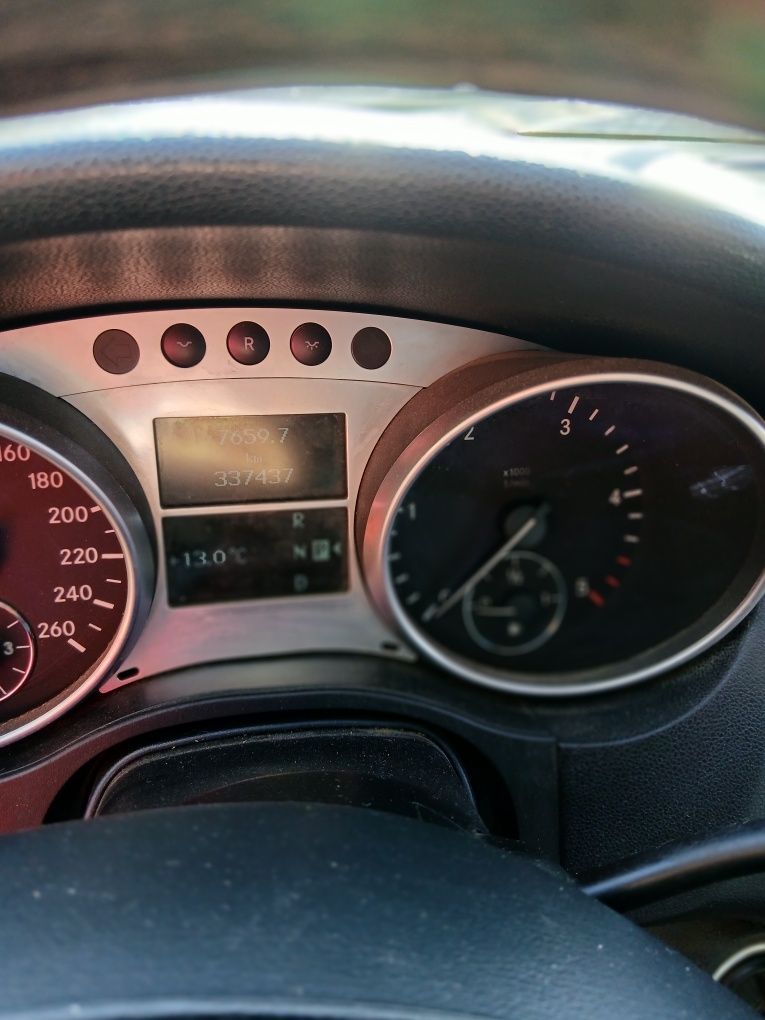 Vând Mercedes ml 320