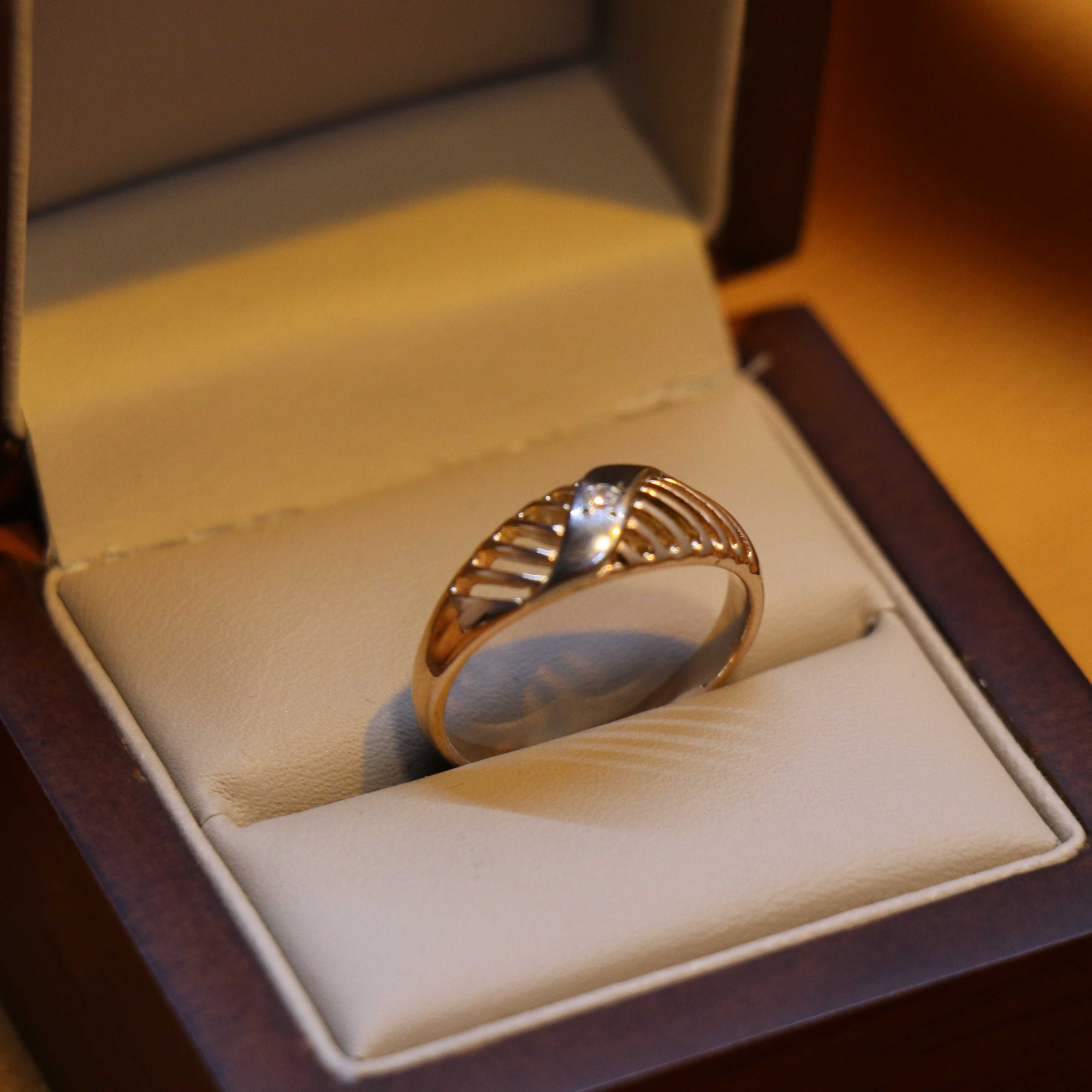 Золотое кольцо AU585 / LOMBARD
