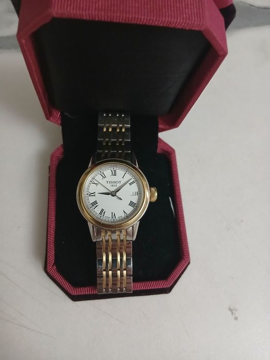 Продам женские часы Tissot