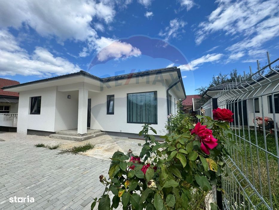 Casă / Vilă cu 4 camere de vânzare în zona Nord-Est