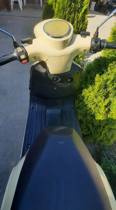 Scuter Electric E-tropolis