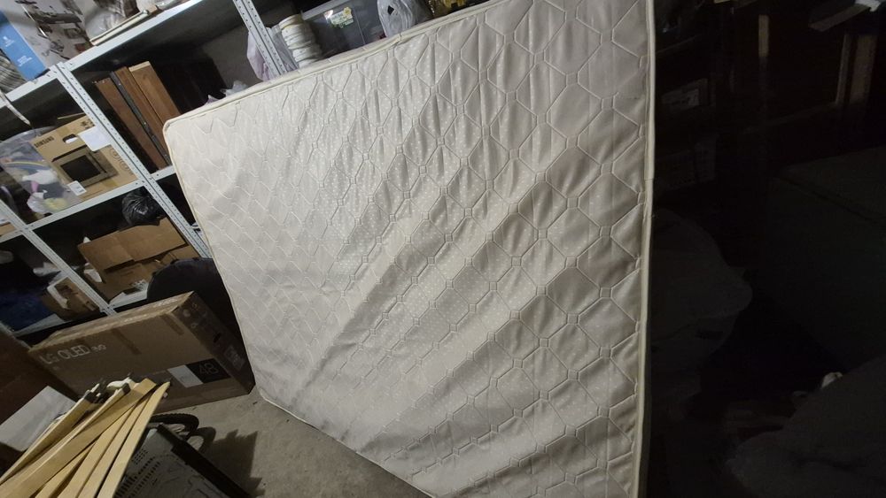 Отдам матрас 160х200