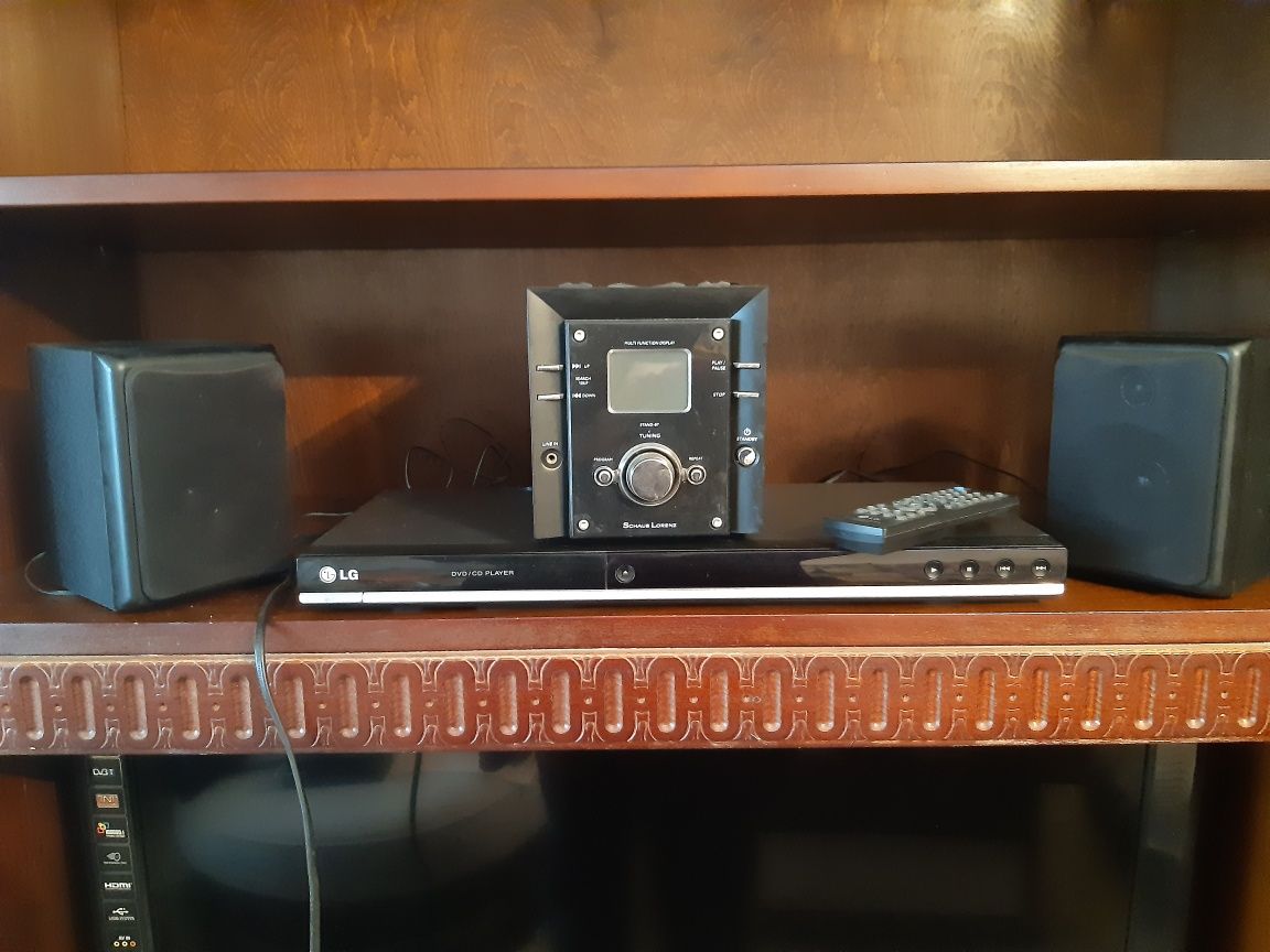 Sistem DVD/CD cu boxe și telecomanda LG