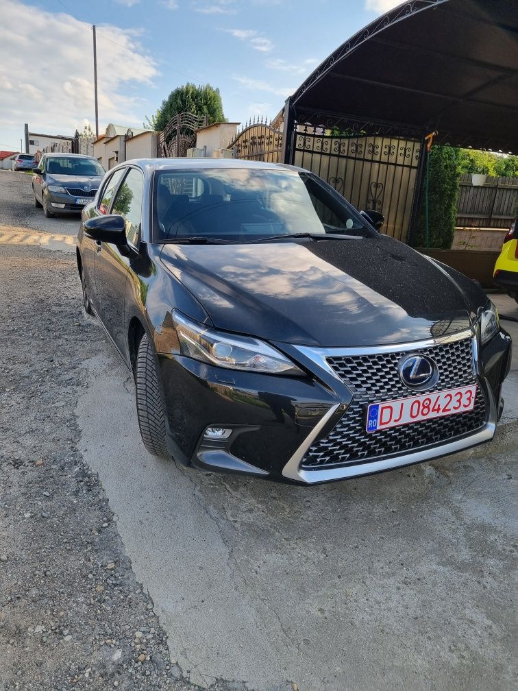 Vand lexus ct200h hybrid anul 2017 luna 11