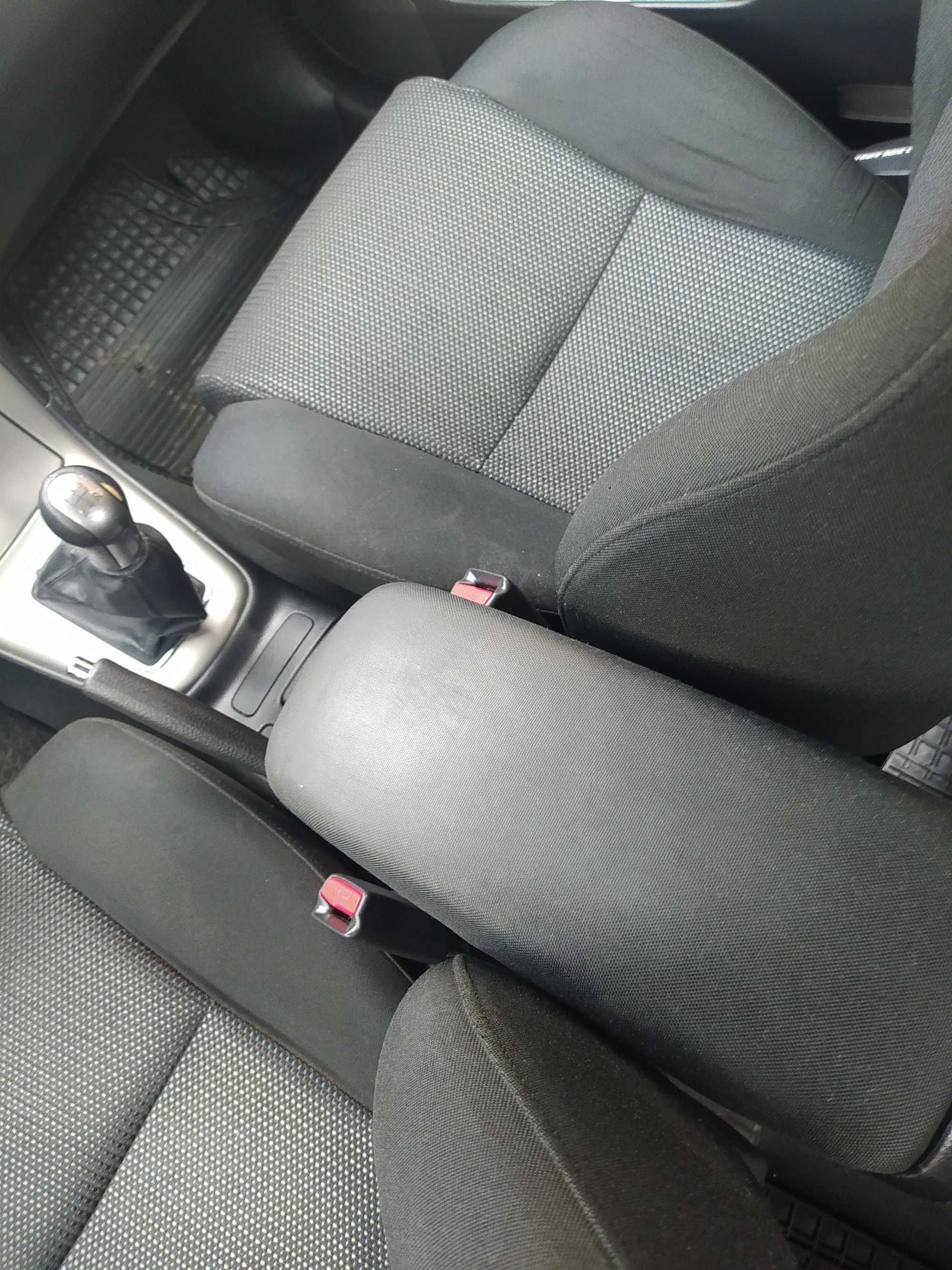 Продавам Toyota Avensis 1.8 газ
