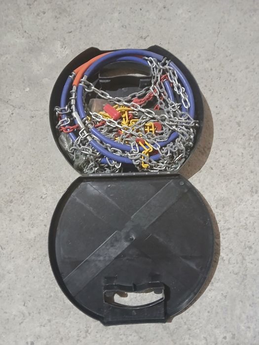 Чисто нови вериги за сняг.