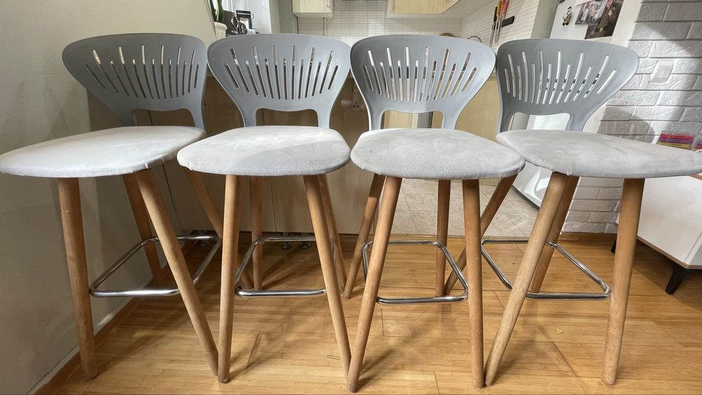 4 барных мягких стула в современном стиле