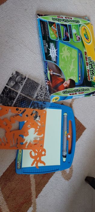 Crayola Glow station  , увлекателна игра със светеща писалка