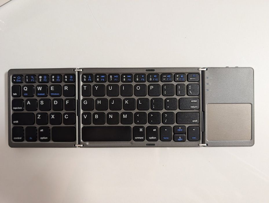 Сгъваема Bluetooth клавиатура с тъчпад