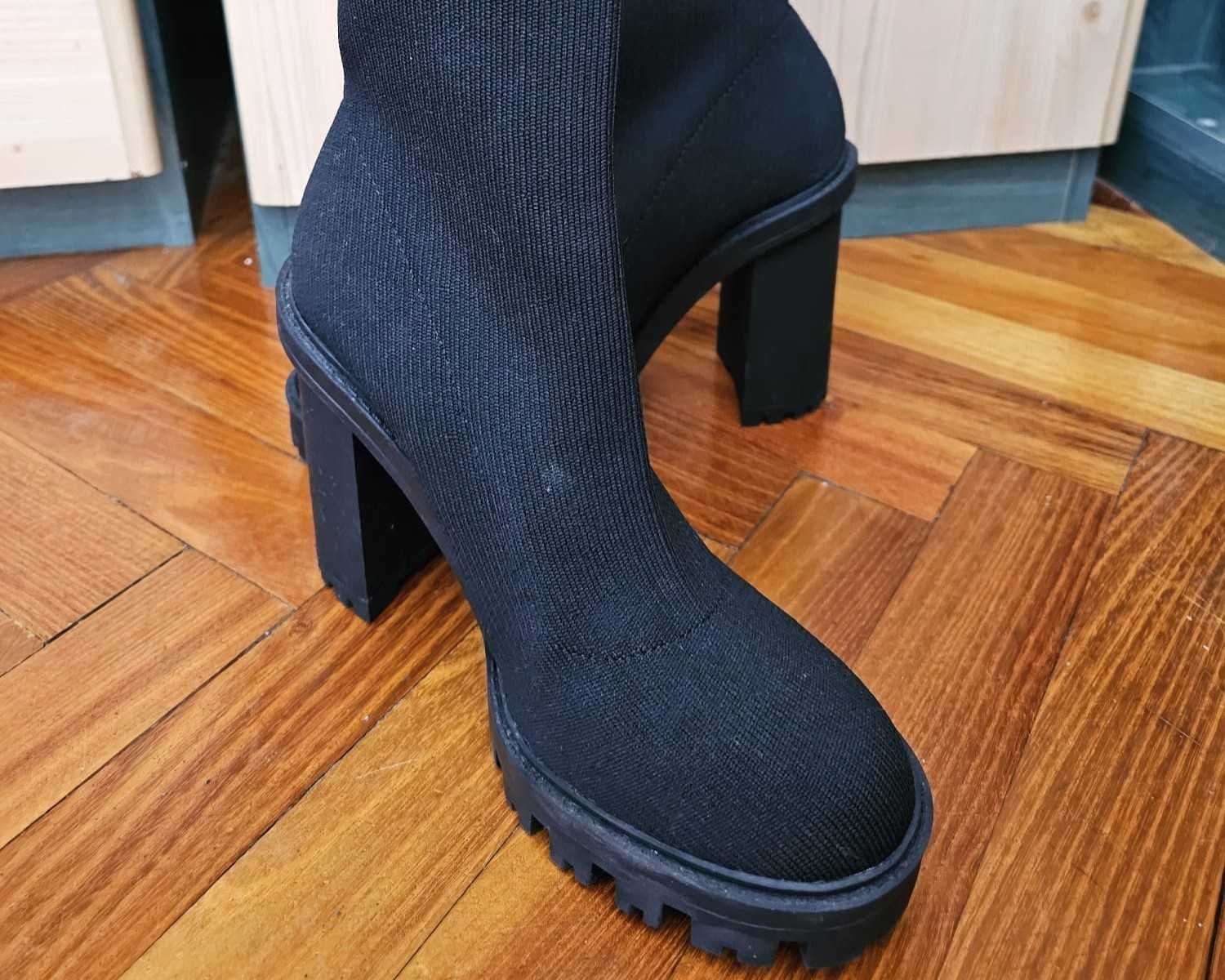 Ghete / Botine ZARA negre masura 40