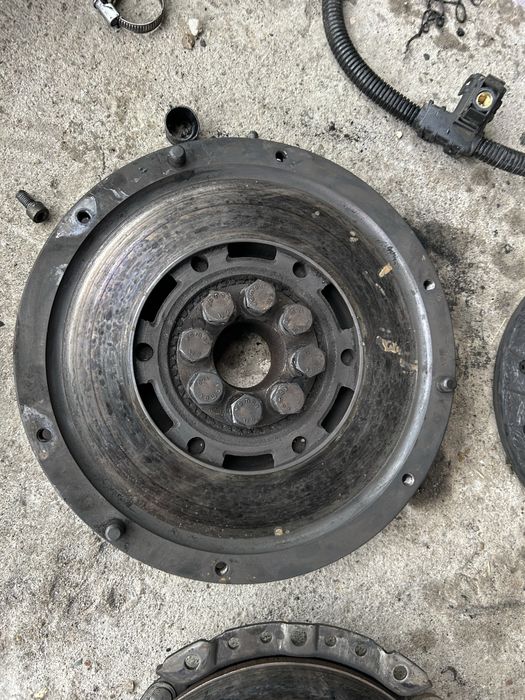 Скоростна кутия и комплект съединител с маховик за бмв е39 2.0 бензин