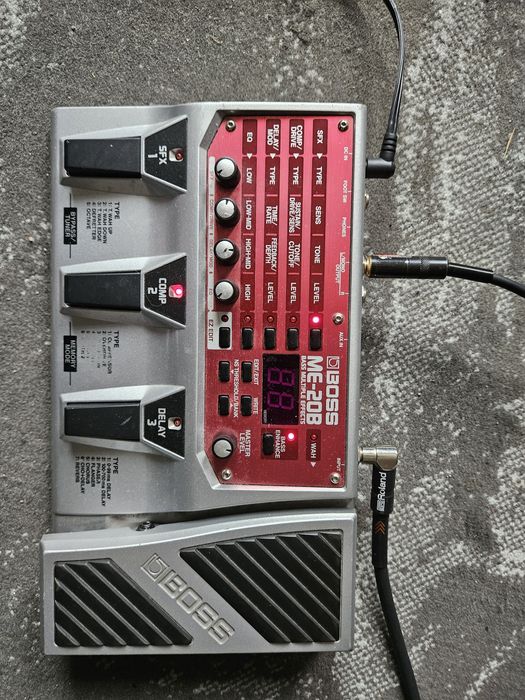 Мултиефект за бас китара BOSS ME 20 B + 9V захранване