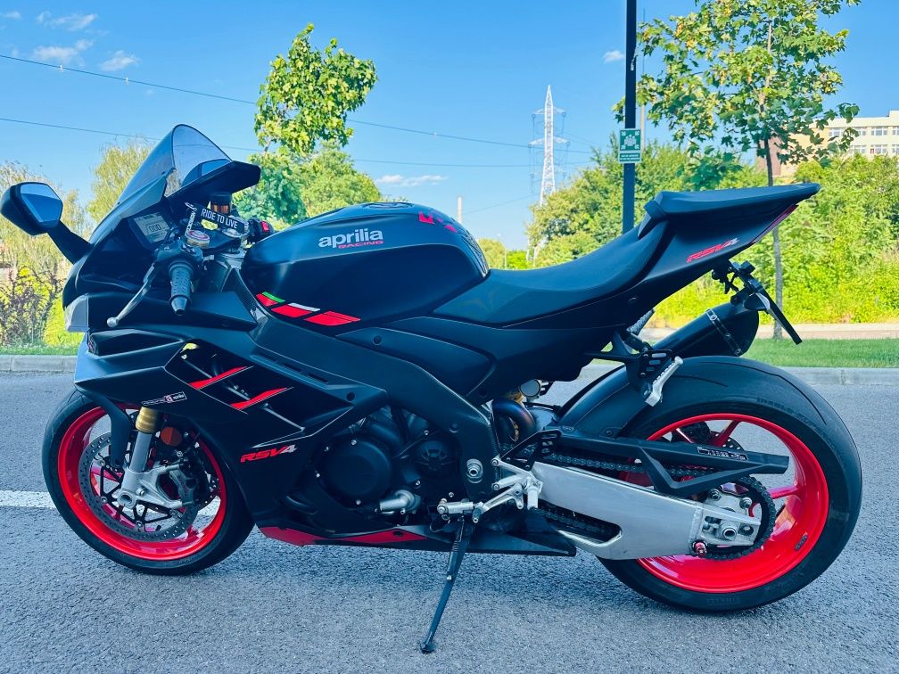 Aprilia RSV4 1100-2024