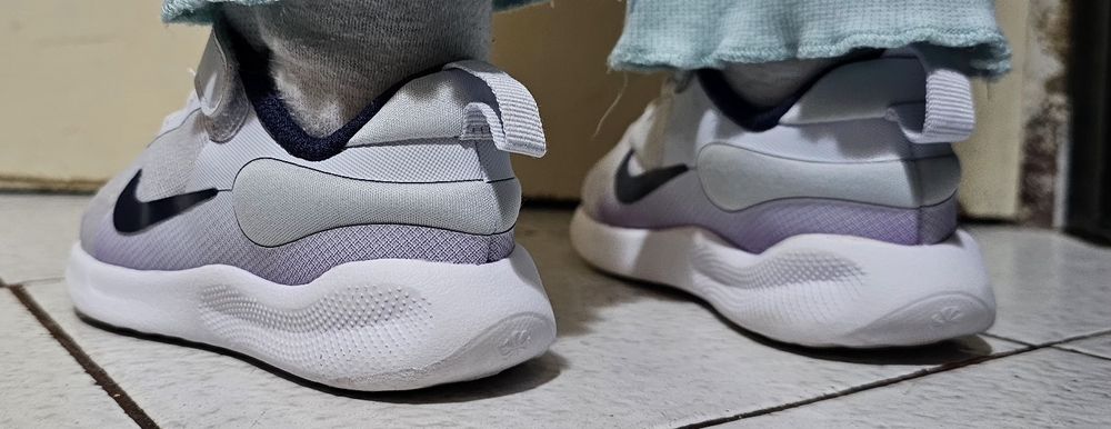 Nike - Обувки за бягане Revolution 7 с велкро, Светло сив/Тъмносин