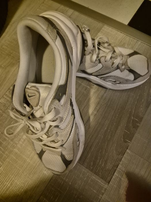 Маратонки NIKE, номер 36,5.