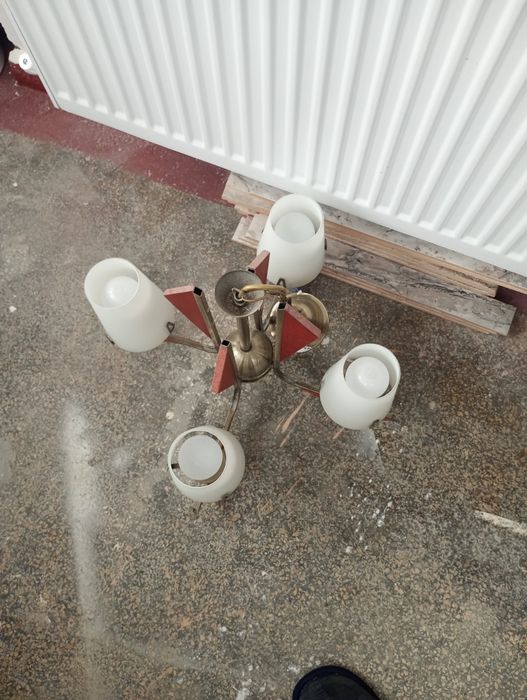 Lustra pentru living