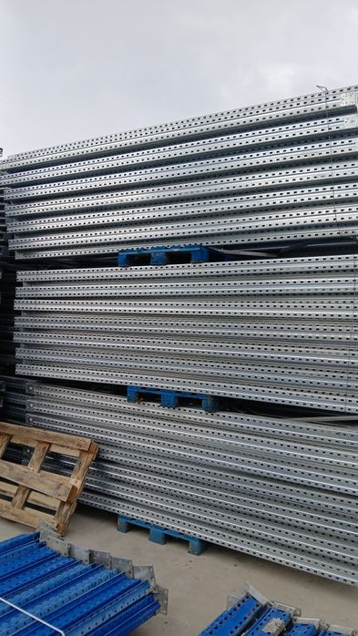 Avem rafturi metalice de vânzare