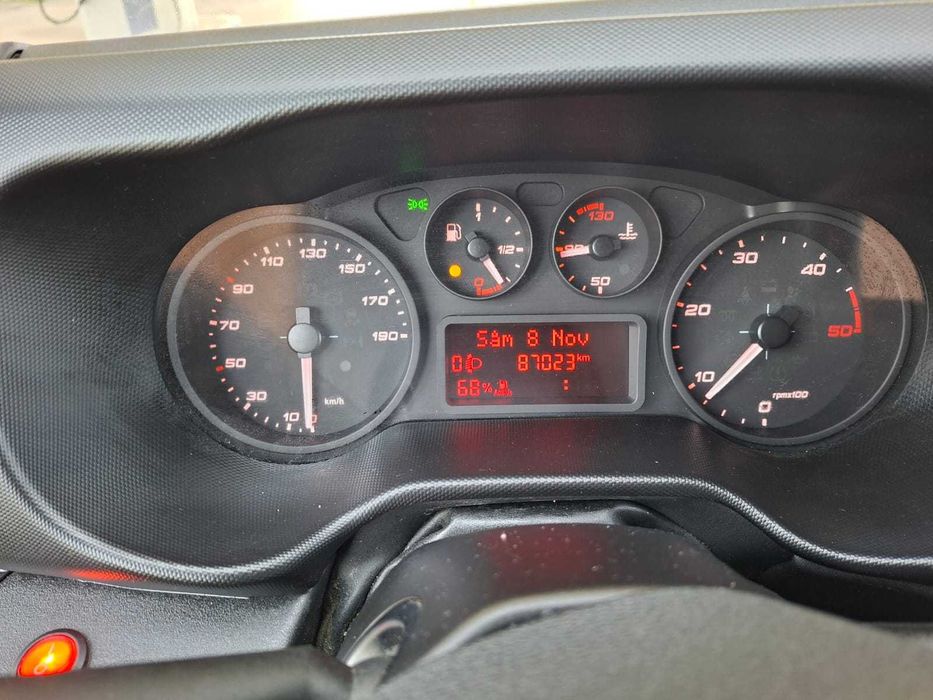 Leasing cu rata 408 euro > iveco BOX cu LIFT 750 KG motor 3000