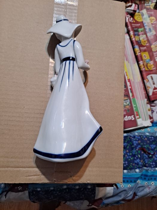 Figurine era comunista.