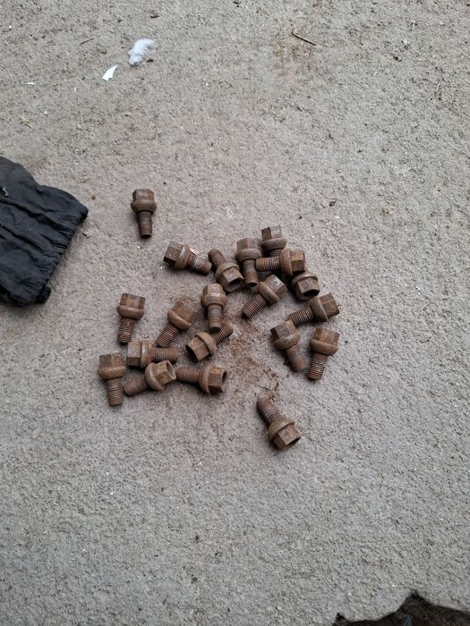 Болтове за Mercedes w203