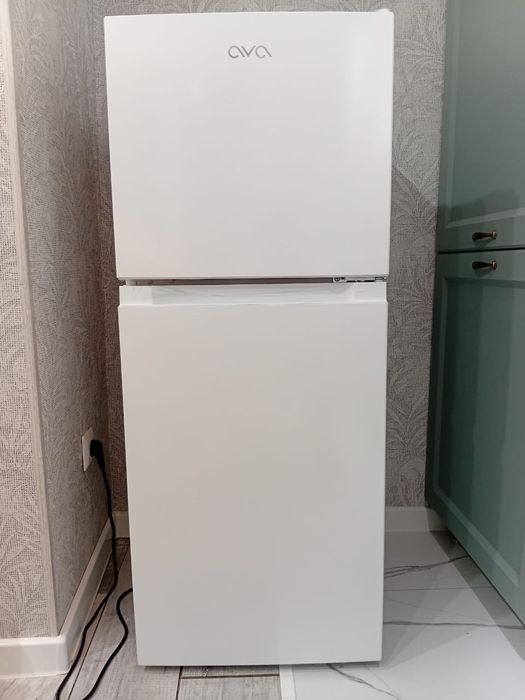 Продаётся новый холодильник AVA