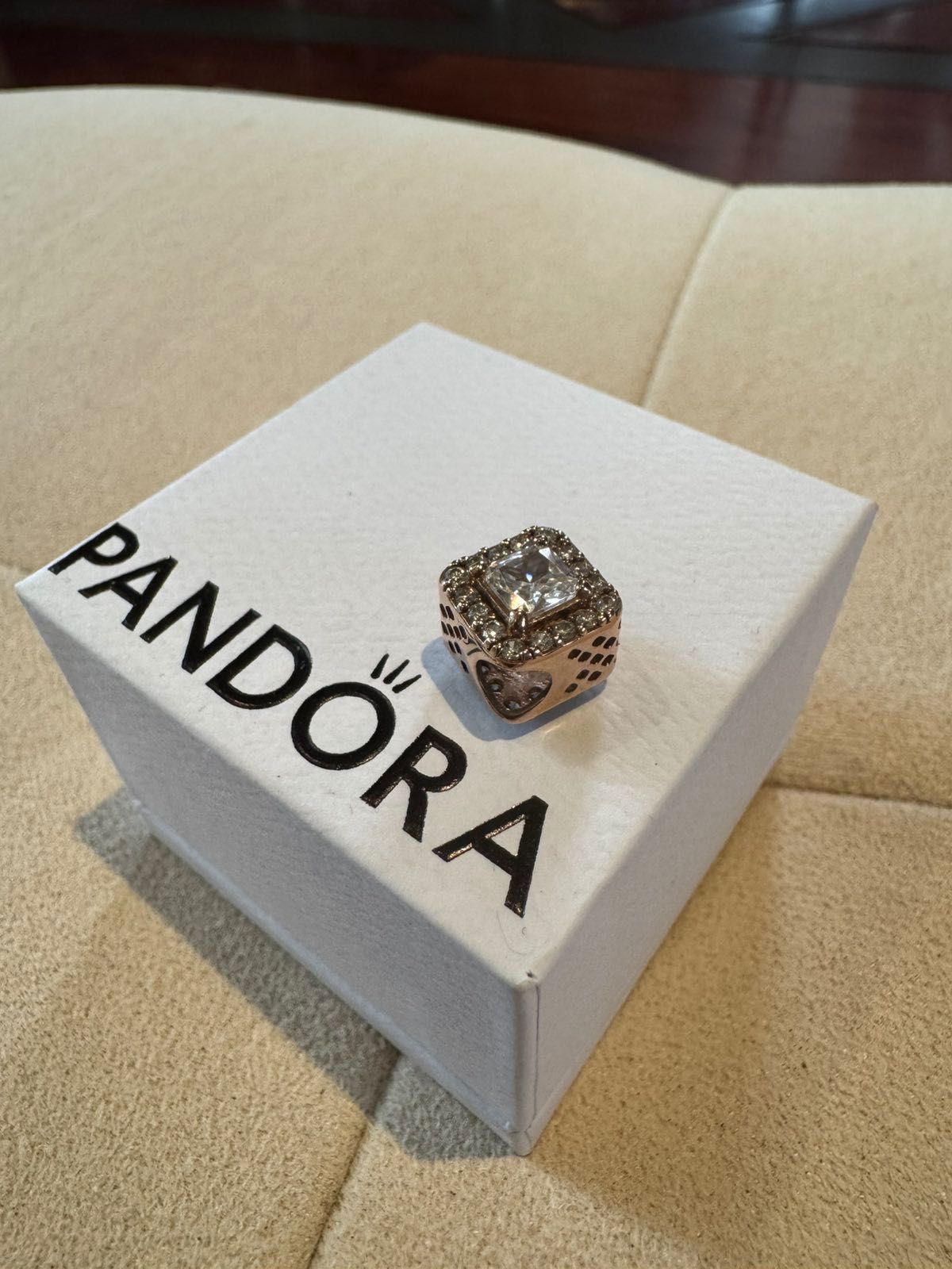 Оригинални златни и сребърни талисмани Pandora