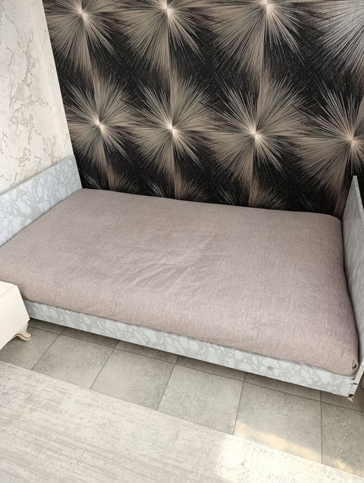 Кровать с матрасом