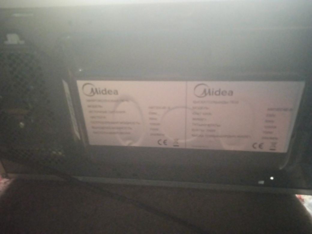 Продам микроволновую печь не дорого состояние идеальное фирма Midea