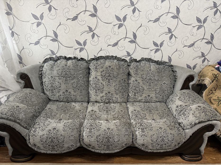 Диван с раскладным механизмом