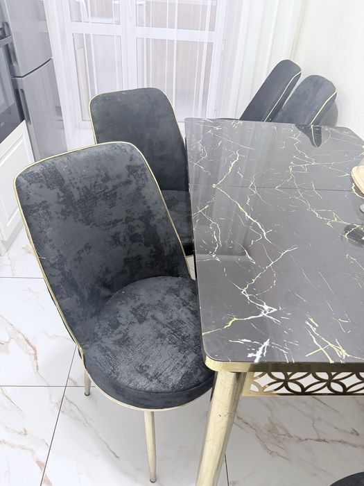 Продам кухонный стол