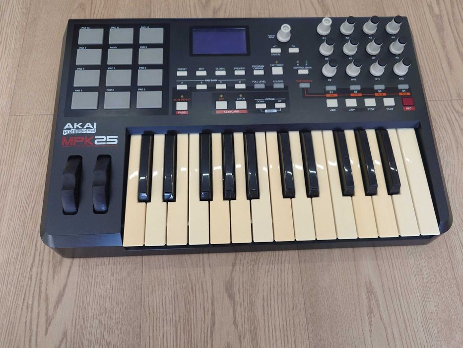 Midi клавиатура Akai MPK 25