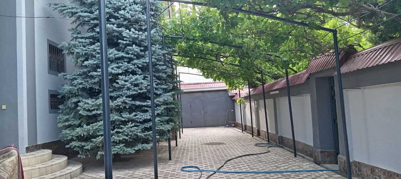 Чимган семейная дача с двумя бассейнами и сауной для 15 человек