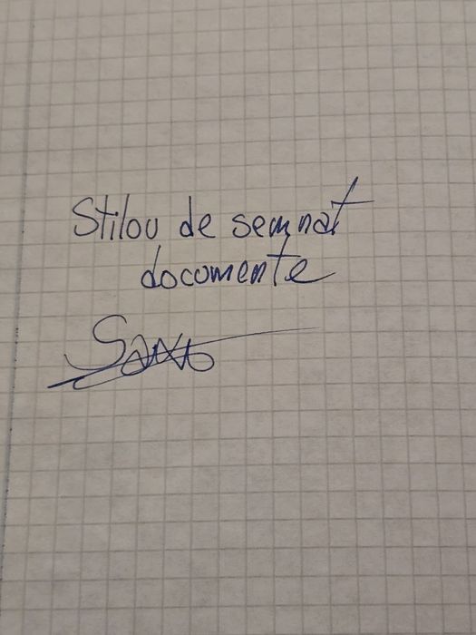Stilou semnat documente