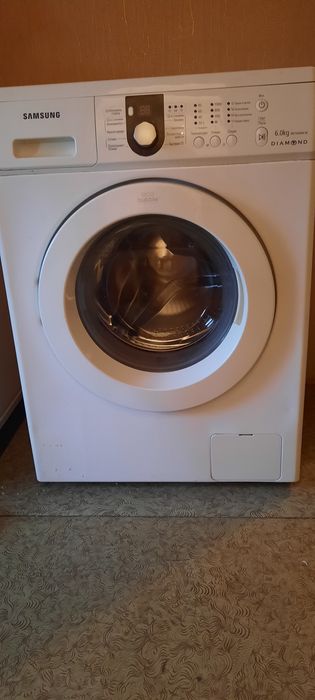 Стирадьная машина     Samsung в хороше состоянии в хороше