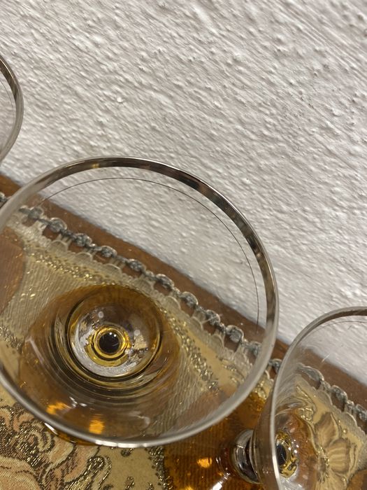 Италиански чаши със столчета от разтопено стъкло