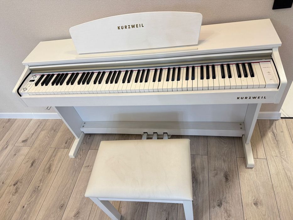 Цифровое пианино в отличном состоянии