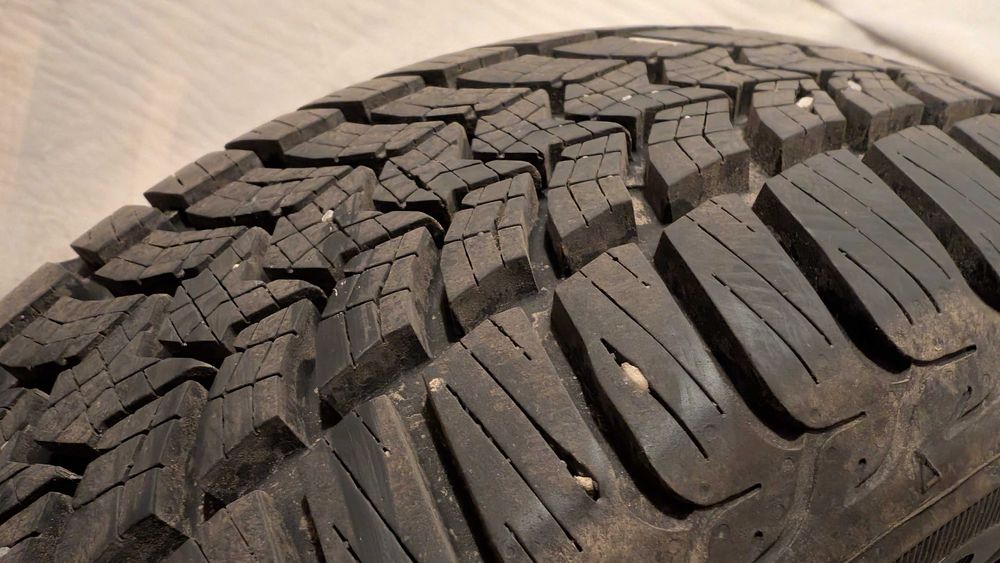 Vând Anvelope Iarnă DEBICA FRIGO 2 – 195/55 R16 – DOT 4122