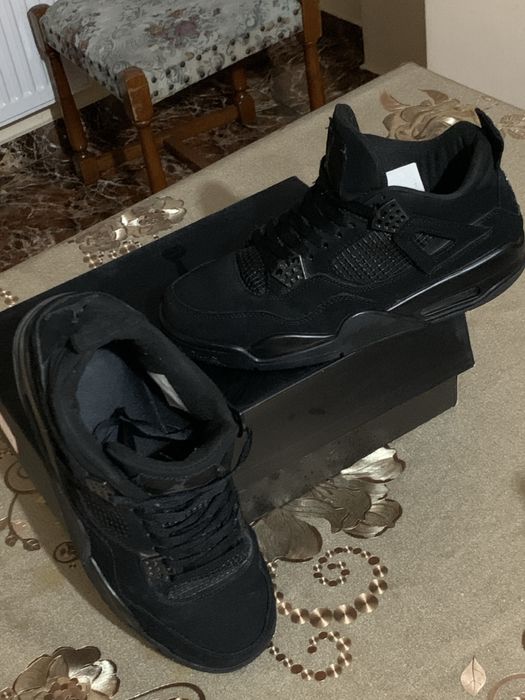 Vand Jordan 4 retro Black Cat, sunt impecabile. Purtate 2 saptamani