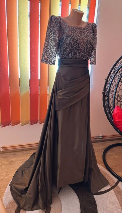 Rochie superba nasa cu trena, marimea M