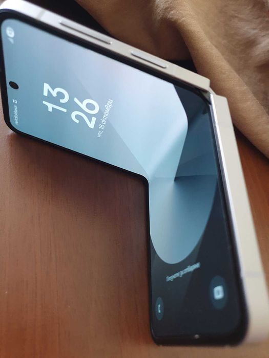 Телефон Samsung flip 6