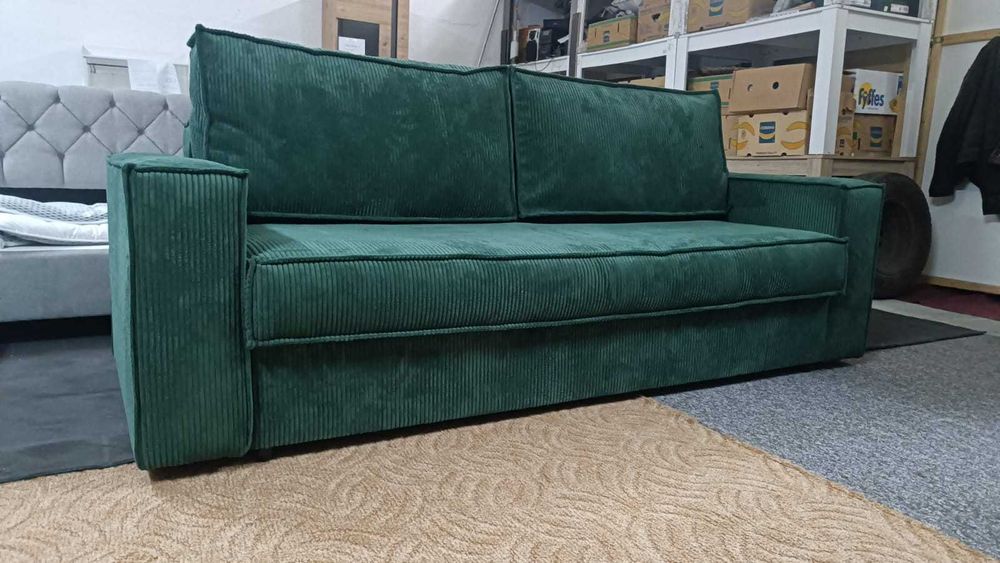 Vand canapea extensibila material plusat raiat verde smarald