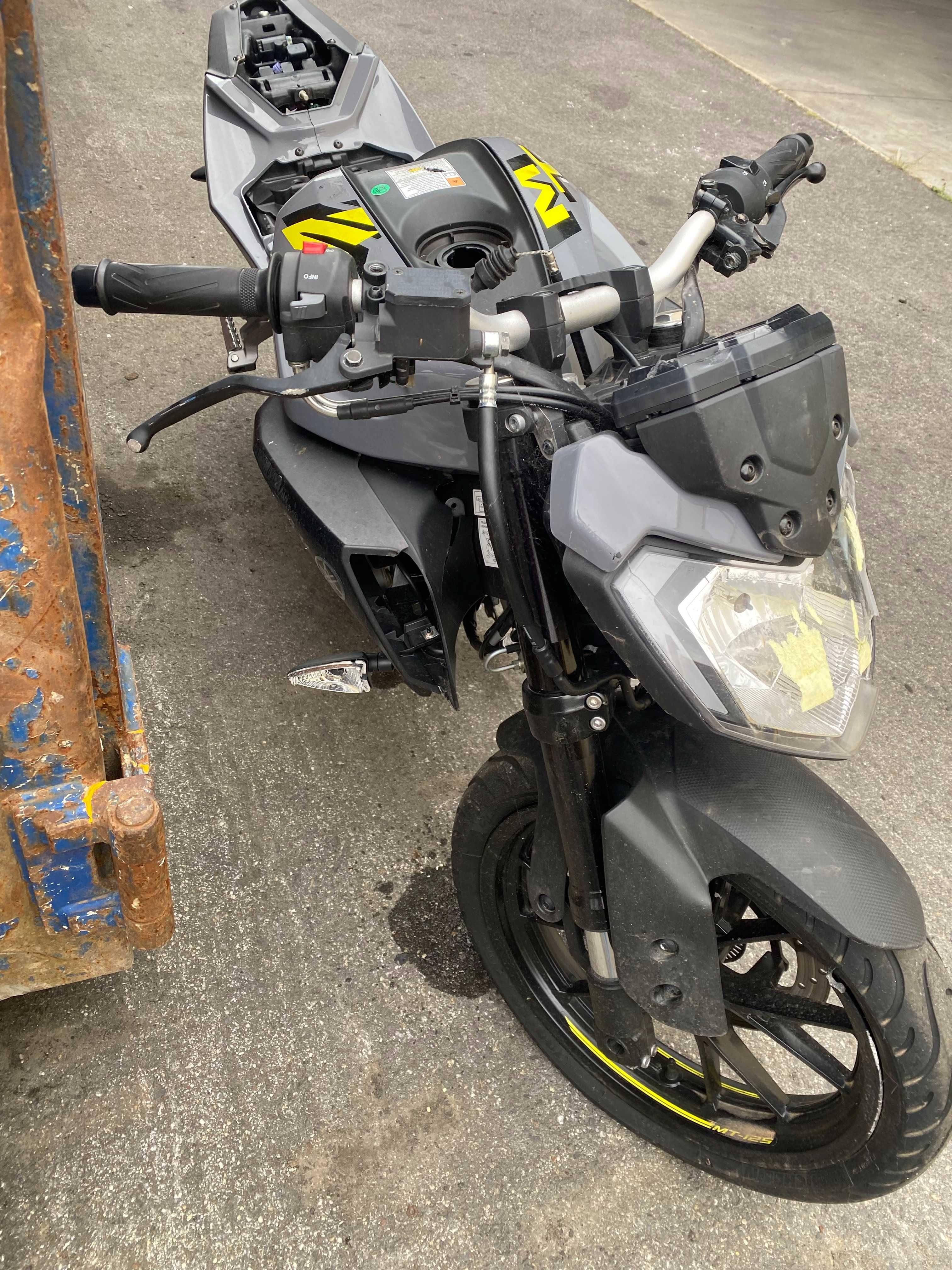 YAMAHA MT 125 cc / ЯМАХА МТ 125 кубика НА ЧАСТИ