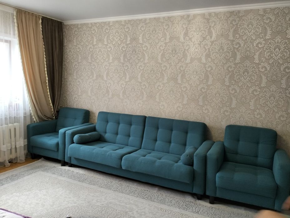 Диван с двумя креслами