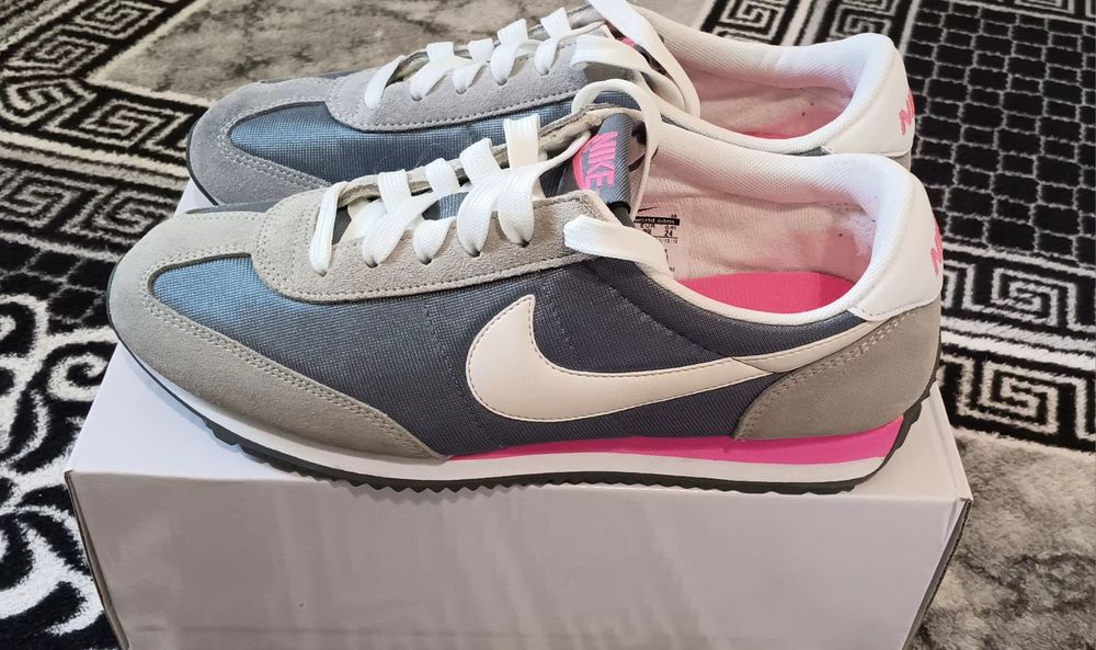 Маратонки Nike нови 40лв