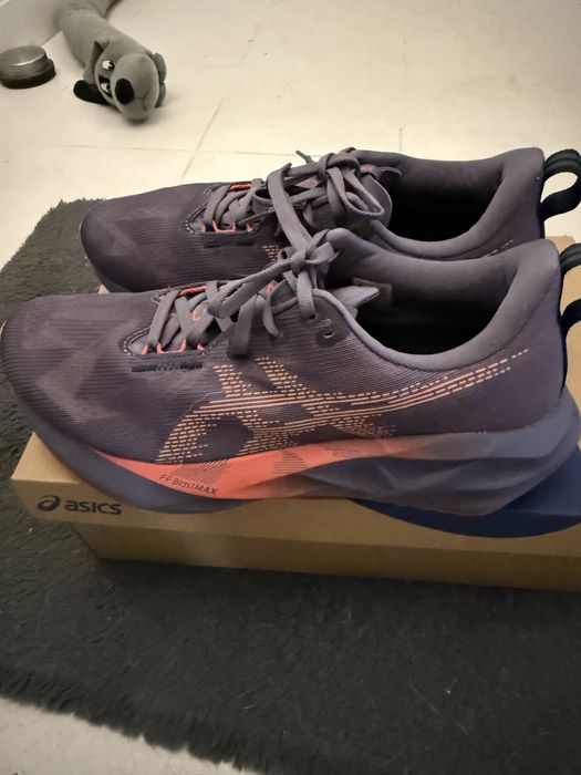Asics Novablast 5,nr.44,ca noi.