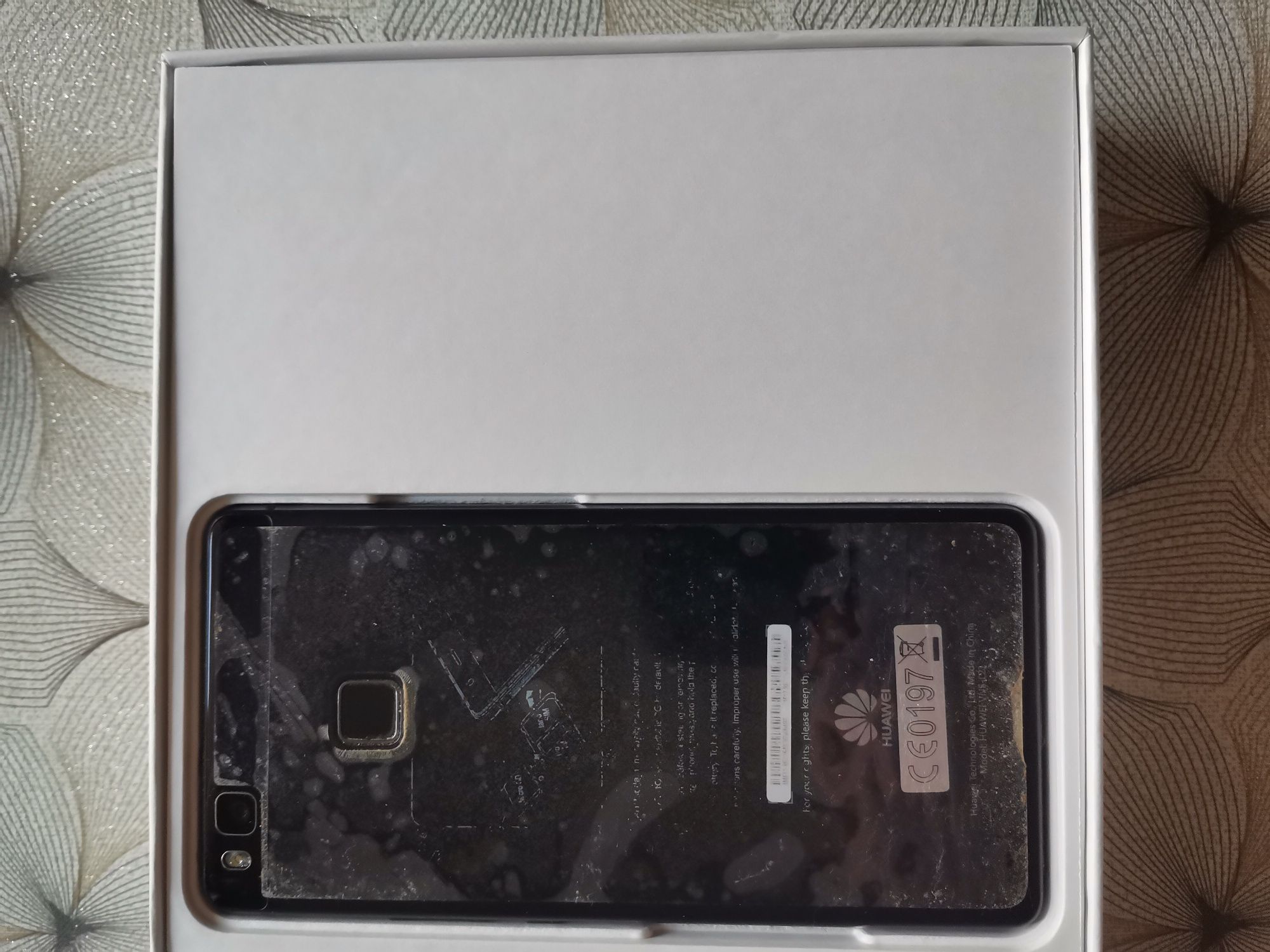 Huawei P9 lite с кутия и неизползвани зарядно и кабел