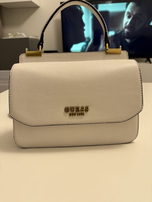 Дамска малка бяла чанта Guess